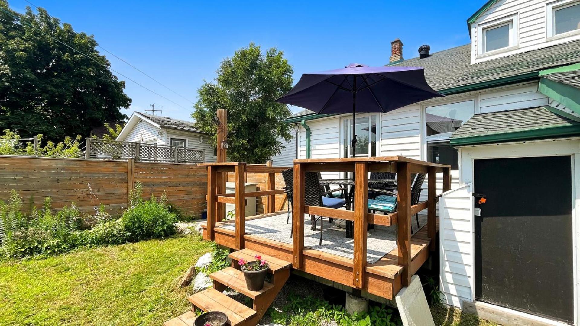 ピーターボロCozy 2Br House Near Centre With Patio, Bbq, Backyard, And Netflixアパートメント エクステリア 写真