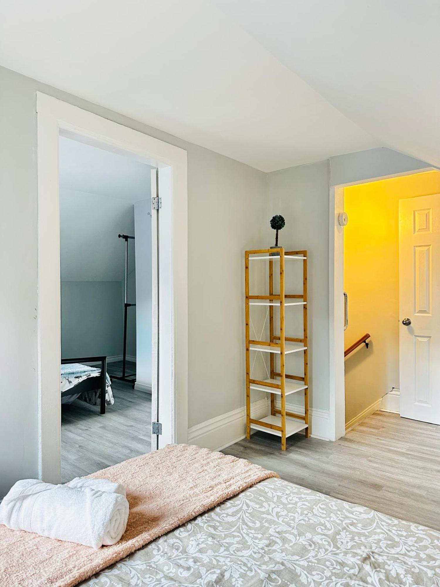 ピーターボロCozy 2Br House Near Centre With Patio, Bbq, Backyard, And Netflixアパートメント エクステリア 写真